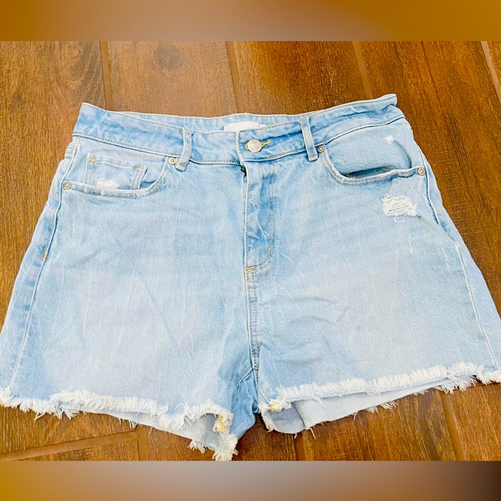 Ann Taylor loft Jean shorts size 28 worn once